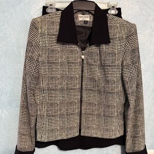 Size 6 Kasper Women’s suit